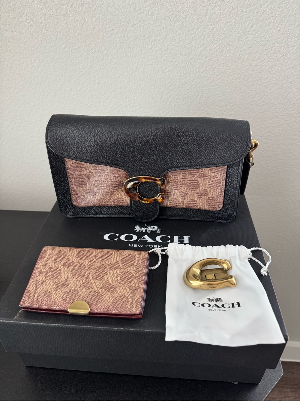 Coach Black & Brown Leather Bag With Gold Hardware & Matching Wallet - Picture 9 of 9